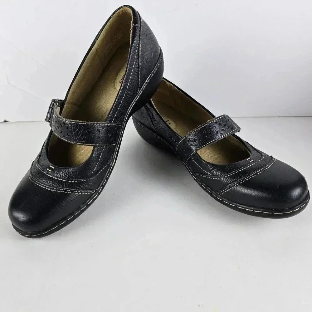 Clarks navy blue maryjanes velcro buckle closure